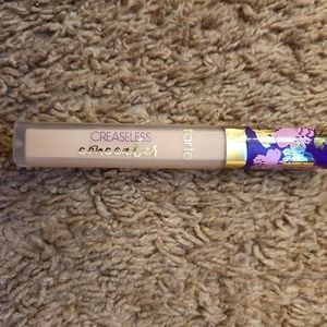 Tarte creaseless concealer in light sand